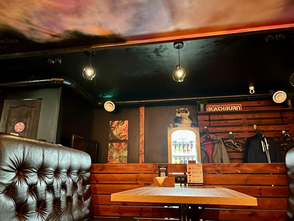 The panda above the bar